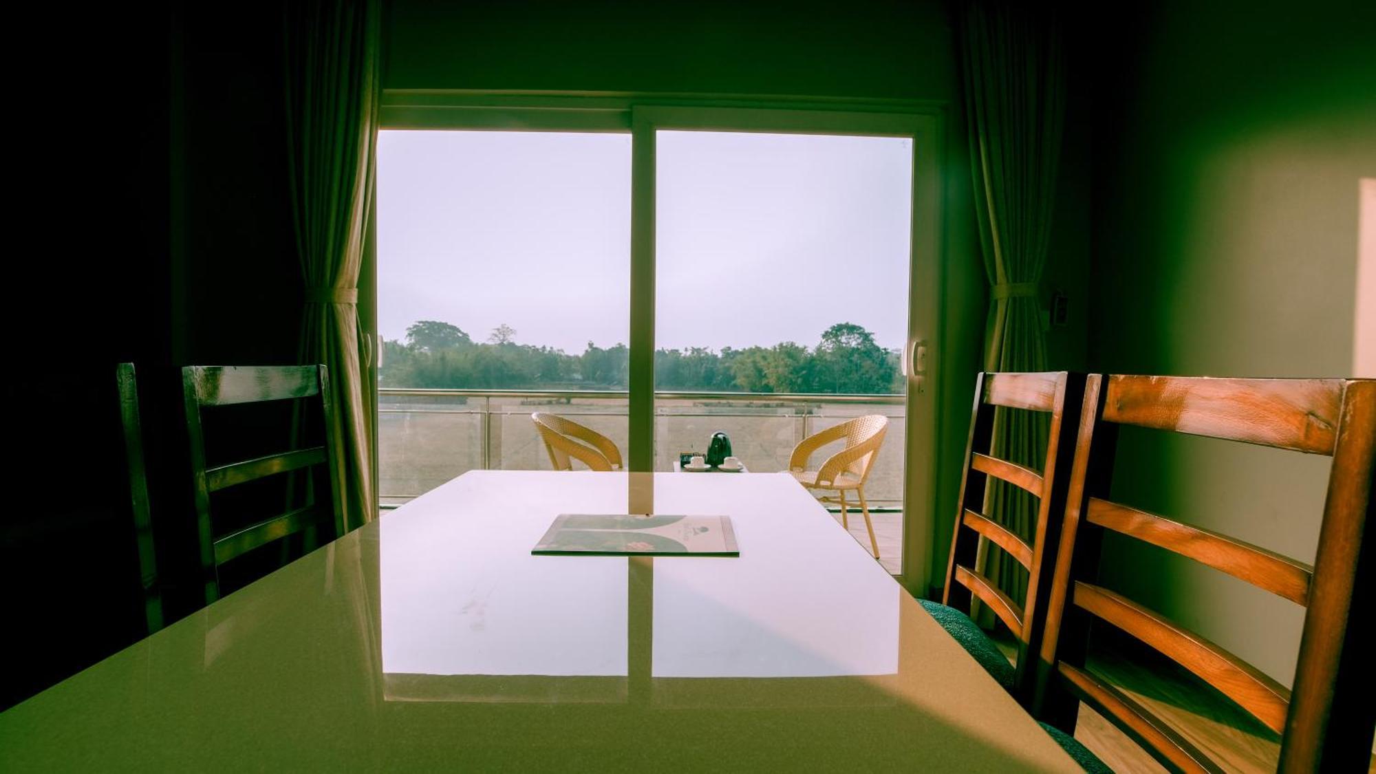 Finn'S Weaver Resort, Kaziranga Kāziranga Exterior foto