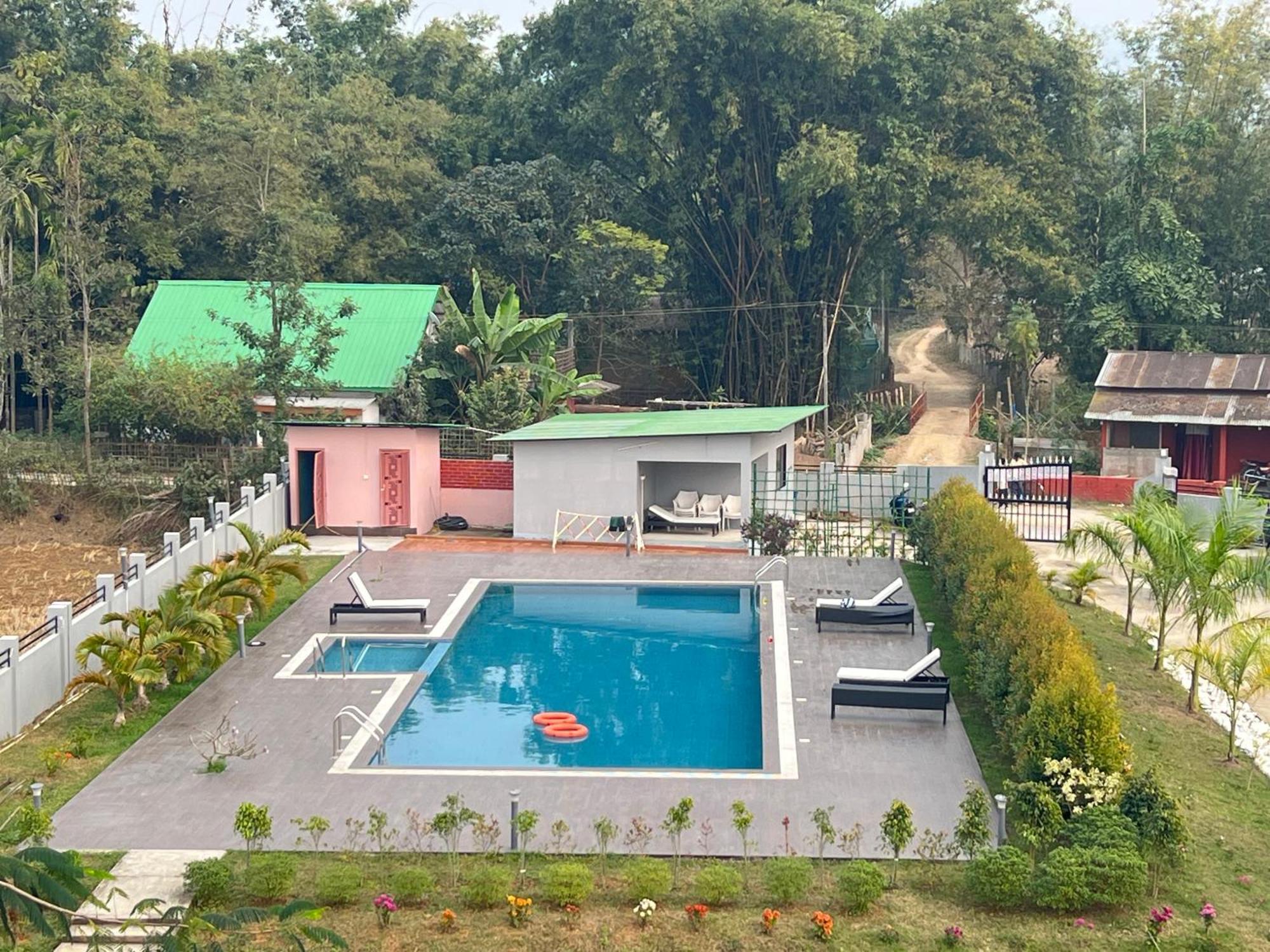 Finn'S Weaver Resort, Kaziranga Kāziranga Exterior foto